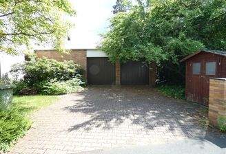 Garagen und Stellplätze