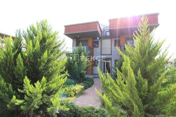 Flat with a Shared Pool Near Golf Courses in Kadriye Antalya