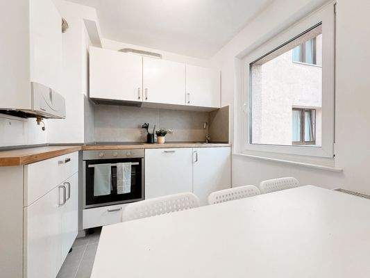 Moderne helle Küche