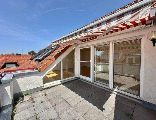 Dachterrasse mit elektrischer Markise