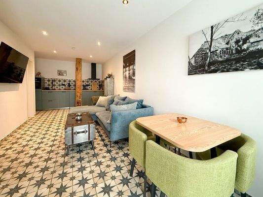 Hinten links - Wohnen u. Küche