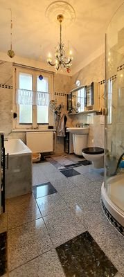 Wohlfühlbad mit Wanne & Dusche