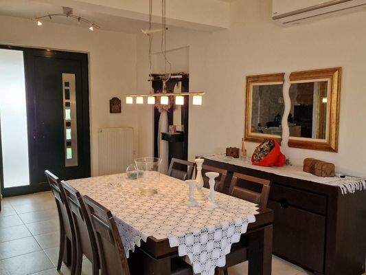 Kreta, Chersonisos: Große Villa am Dorfrand zu verkaufen