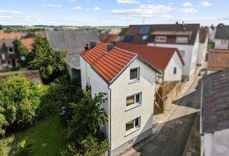 Luftbild: Wohnhaus von vorne