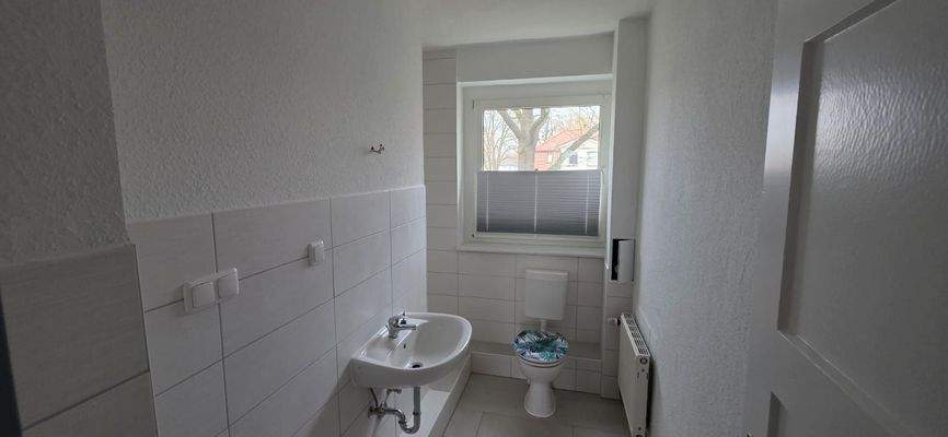 Saniertes Duschbad mit Fenster