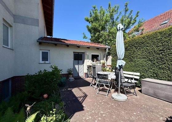 Sitzbereich hinter der Garage