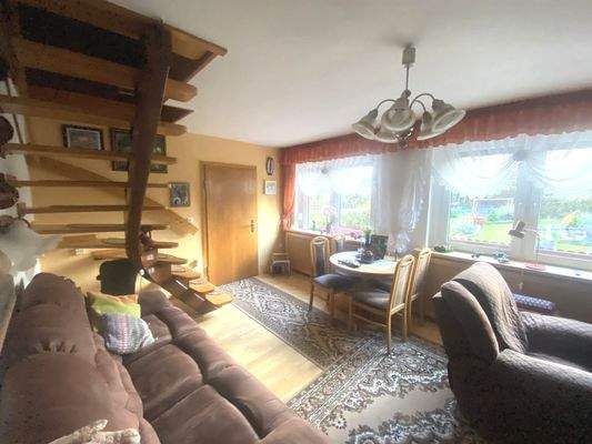 Wohnzimmer mit Blick in den Garten