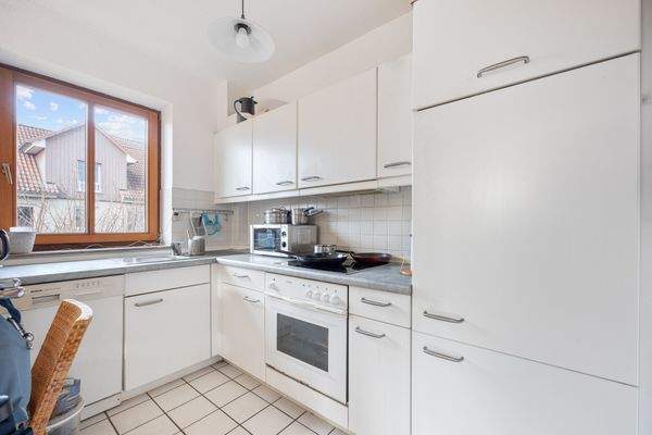 helle, freundliche Einbauküche