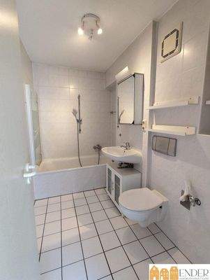 Gepflegtes helles Bad!.jpg