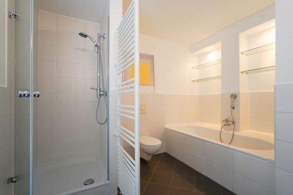 Großes Badezimmer OG