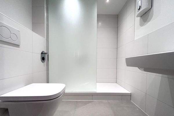 das sanierte Badezimmer 