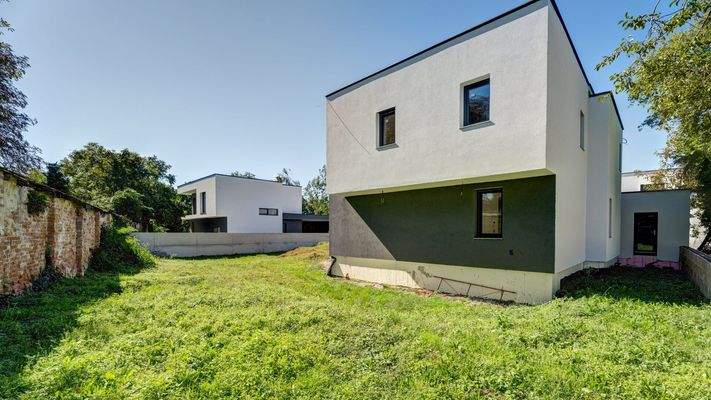 Seitlicher Gartenbereich