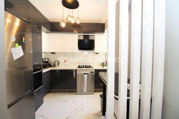 Luxe Flat with Car Parking Area in Complex in Istanbul Maltepe