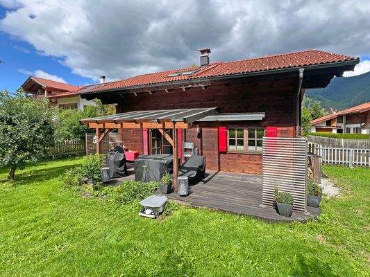 Hausansicht von Süden mit Garten