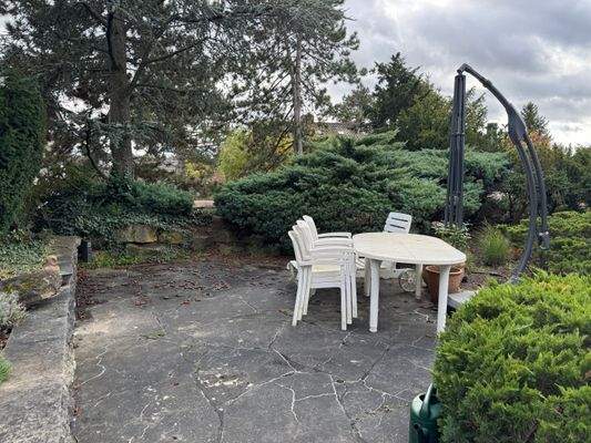 Sitzplatz im Garten.jpg