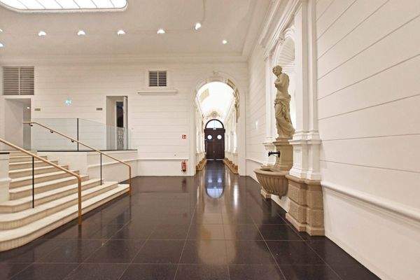 Eingangsbereich Gebäude