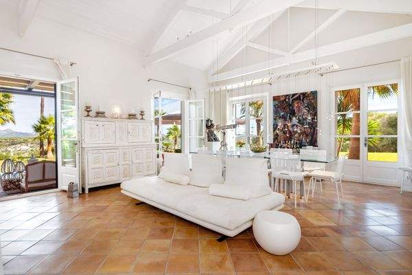 Lichtdurchfluteter Wohn - Essbereich