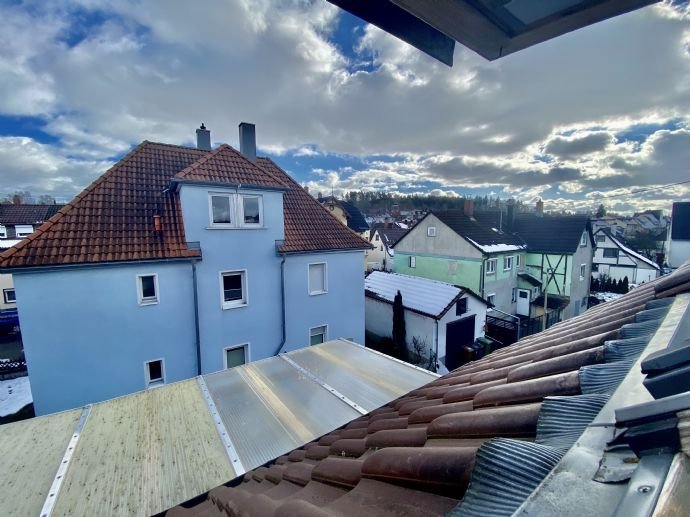 Zwefamilienhaus mit Stellplatz und großem Balkon