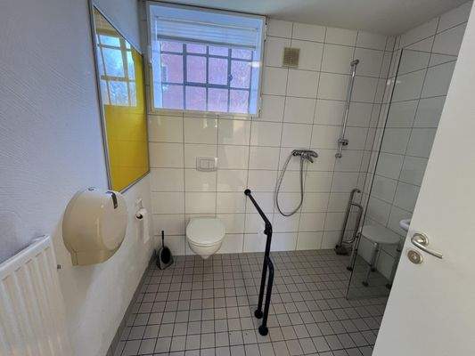 Damentoilette / Dusche