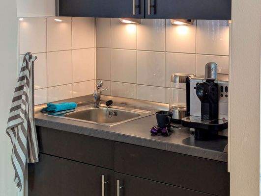 Nespresso-Maschine, Kühlschrank, Mikrowelle