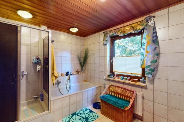 Badezimmer 1. OG