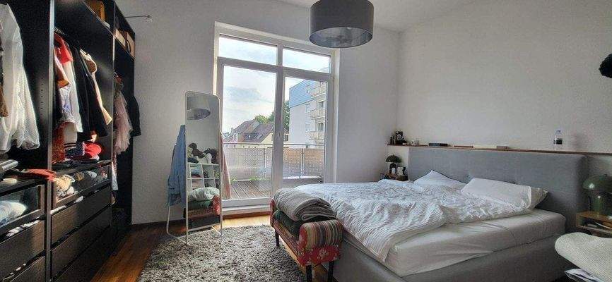 GROSSES SCHLAFZIMMER MIT TERRASSENZUGANG