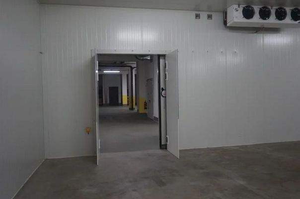 Türe zum Kühllager 