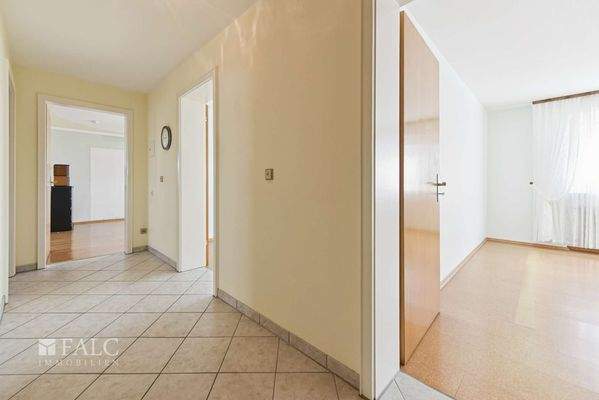 Freundlicher Flur EG