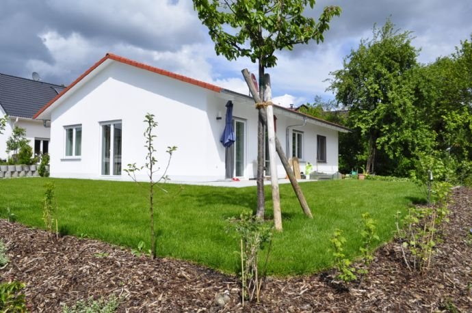 neuwertiger Architekten-Bungalow in sonniger und naturnaher AussichtsLage von Tengen