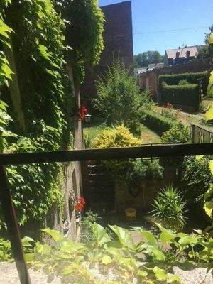 Blick in den Garten vom Bad