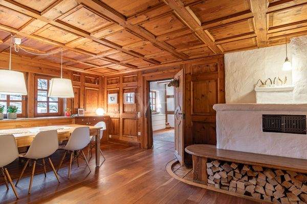 Esszimmer mit Kaminofen 