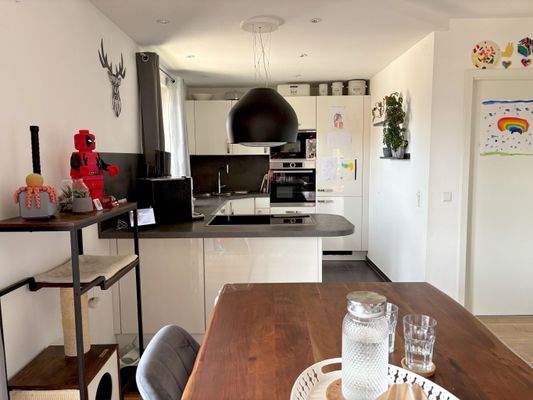 Küche mit Essbereich und Eingang Kinderzimmer
