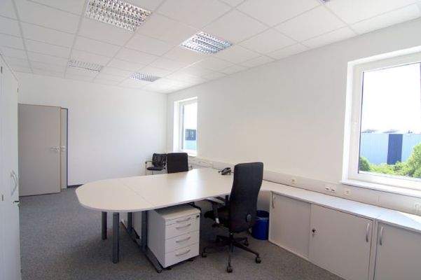 Büroraum (Möblierung beispielhaft/nicht enthalten)