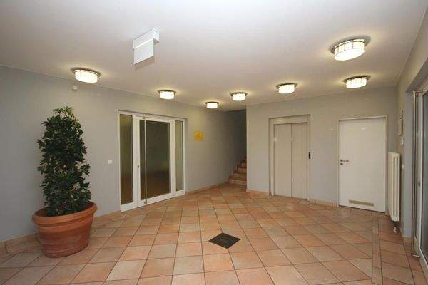 Eingangsbereich + Aufzug