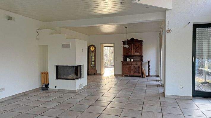 Wohnzimmer mit Blick in das Esszimmer