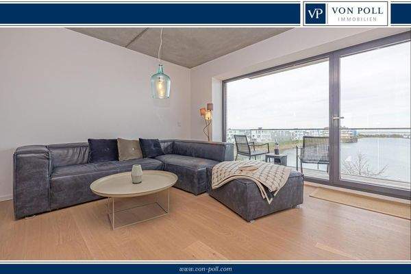 mit Blick aufs Wasser