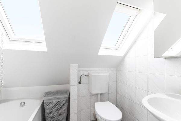 Vorderhaus - Wohnung DG Badezimmer