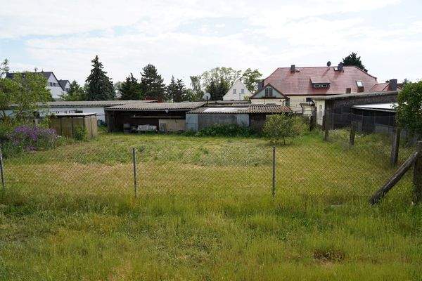 weitläufige Grünflächen