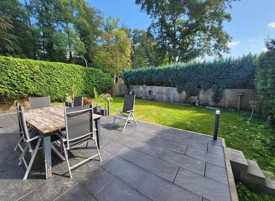 große Terrasse oder ggf. Anbau Wintergarten