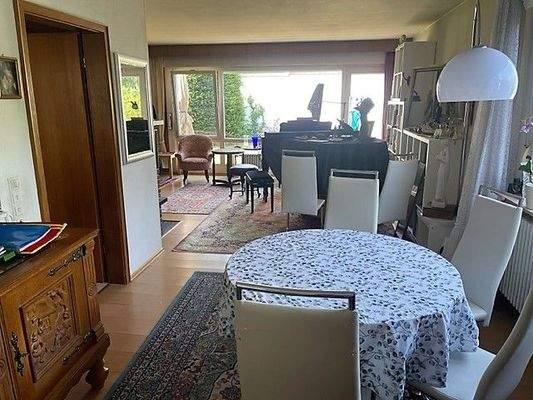 Essen mit Blick in Wohnen