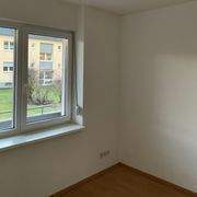 Leeres Zimmer mit Fenster