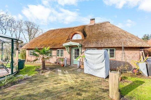 Südansicht mit Terrasse