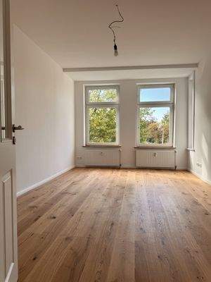 Helles Erker-Zimmer zur Kanalstraße