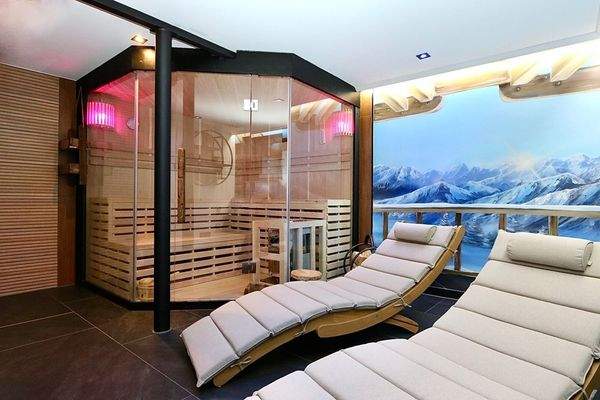 mit angefertigter Sauna 