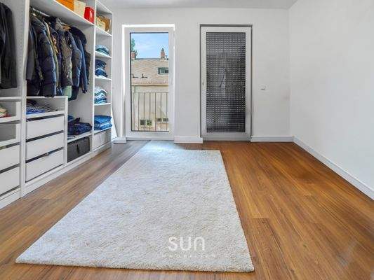 Großzügiges Zimmer