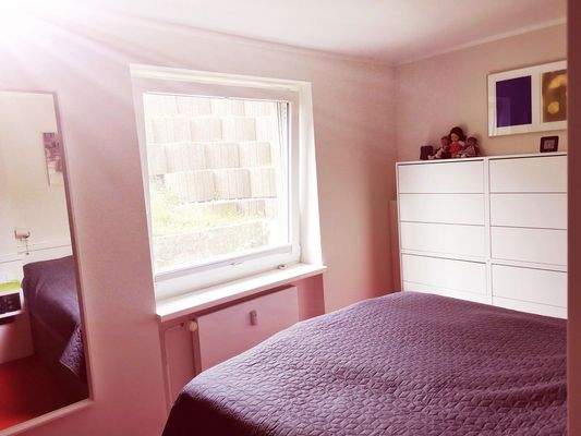 Schlafzimmer mit Tageslicht