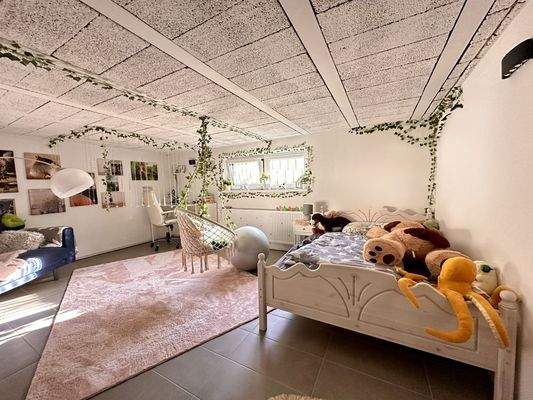 Kinderzimmer im Keller