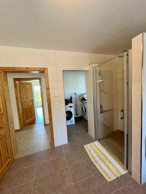 Bad mit Waschraum.JPG