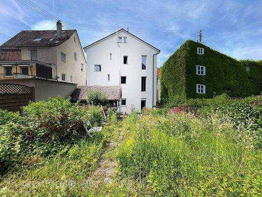 Garten Blick zum Haus