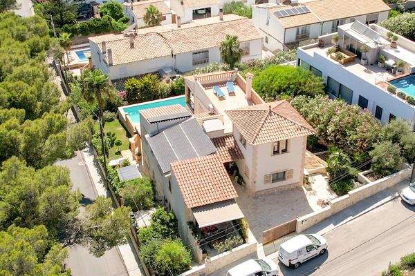 Luftaufnahme von der Villa ...